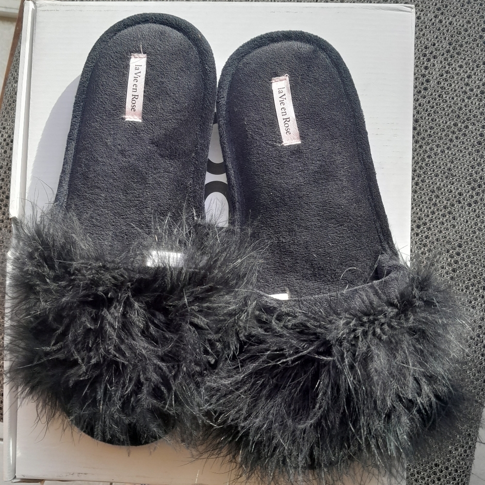 La Vie en Rose Black Feather Slippers